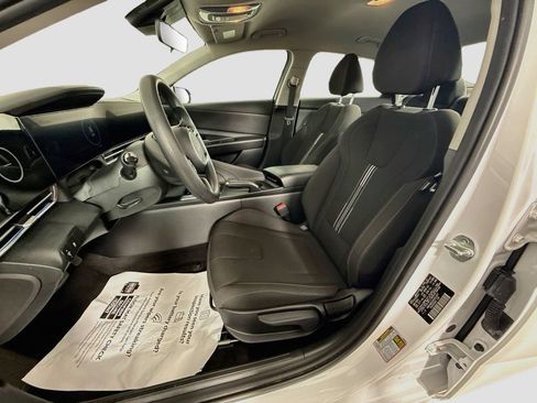 Used 2024 Hyundai Elantra SEL FWD image 14