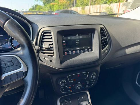 Used 2020 Jeep Compass Latitude w/ Popular Equipment Group FWD image 33