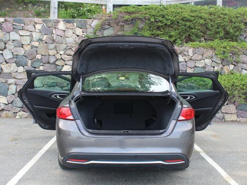 Used 2015 Chrysler 200 Limited w/ Convenience Group image 10