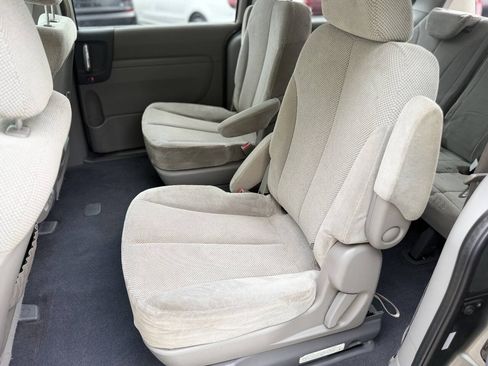 Used 2011 Kia Sedona EX FWD image 10