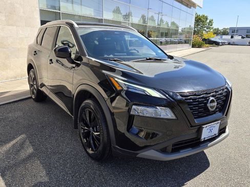 Used 2023 Nissan Rogue SV w/ SV Premium B Package image 18