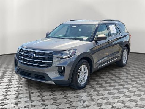 Certified 2025 Ford Explorer Active w/ Active Comfort Package RWD image 2