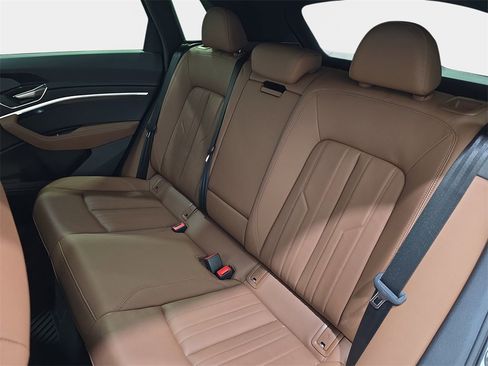 Used 2024 Audi Q8 e-tron Premium image 15