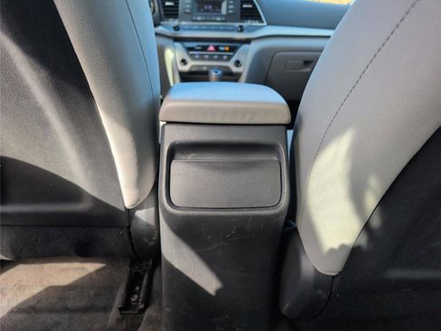 Used 2017 Hyundai Elantra SE image 24