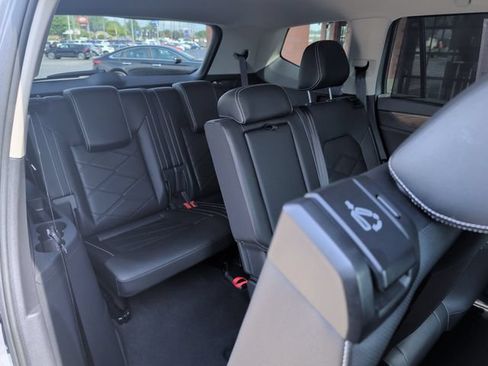 Used 2025 Volkswagen Atlas SE FWD image 30