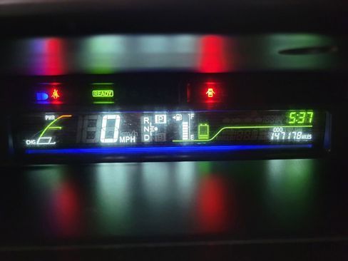 Used 2014 Toyota Prius V Three image 19