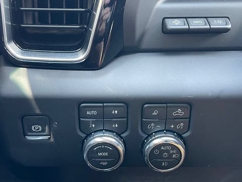 New 2026 GMC Sierra 2500 Denali w/ Denali Reserve Package AWD/4WD image 18