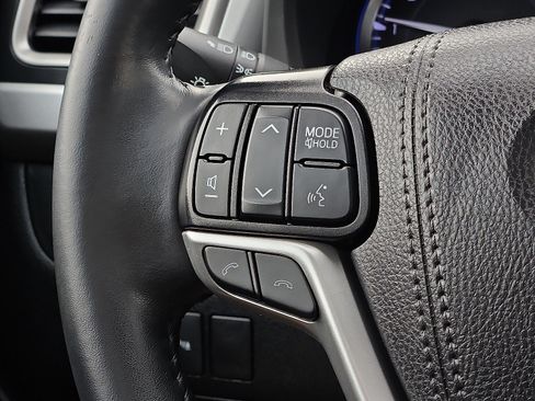 Used 2019 Toyota Highlander Limited image 22