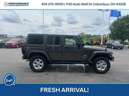 Used 2014 Jeep Wrangler Unlimited Sahara w/ Connectivity Group AWD/4WD image 3