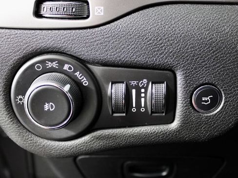 Used 2019 Jeep Cherokee Limited AWD/4WD image 19