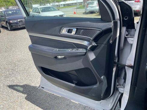 Used 2019 Ford Explorer XLT AWD/4WD image 23