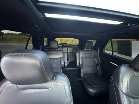 Used 2025 Ford Explorer ST-Line AWD/4WD image 32