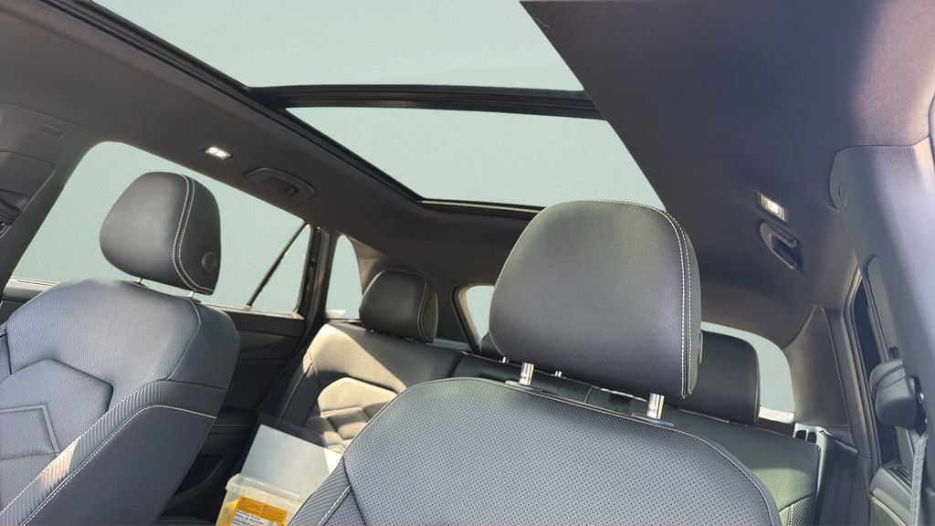 New 2026 Volkswagen Atlas Cross Sport SE FWD image 16