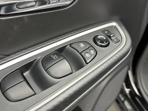 Used 2025 Nissan Versa SR w/ Trunk Package image 11