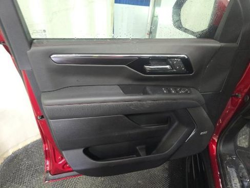 Used 2025 Chevrolet Suburban RST w/ Advanced Technology Package image 9