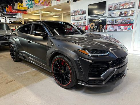 Used 2022 Lamborghini Urus AWD/4WD image 3