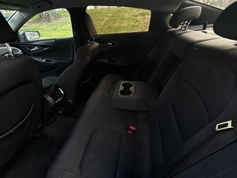 Used 2017 Chevrolet Malibu LT image 10