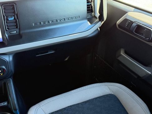 Used 2023 Ford Bronco Wildtrak AWD/4WD image 15