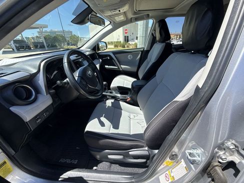 Used 2018 Toyota RAV4 XLE image 30