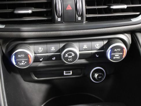 Used 2023 Alfa Romeo Giulia Veloce RWD image 19