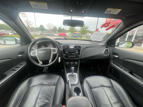Used 2014 Chrysler 200 Limited FWD image 11