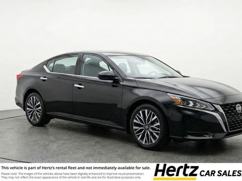 Used 2025 Nissan Altima 2.5 SV image 1