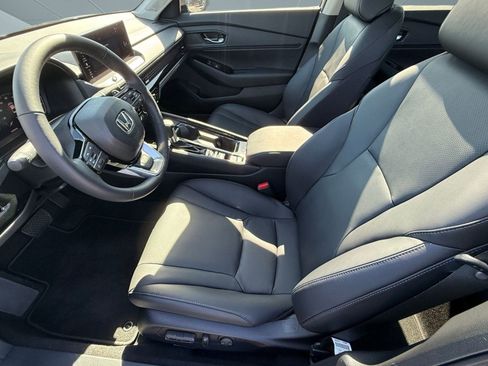 Used 2025 Honda Accord Touring image 4