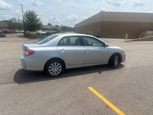 Used 2013 Toyota Corolla LE FWD image 25
