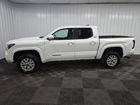 Used 2024 Toyota Tacoma SR5 AWD/4WD image 5