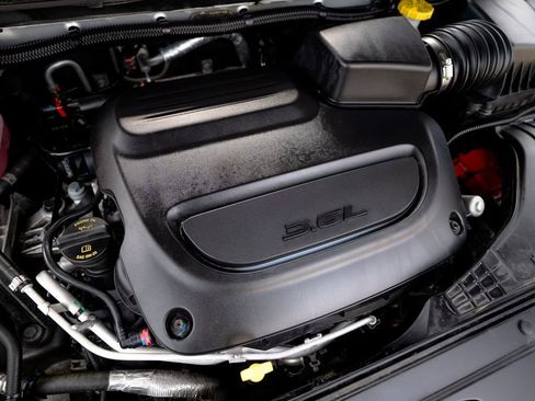 Used 2024 Chrysler Pacifica Touring-L FWD image 43