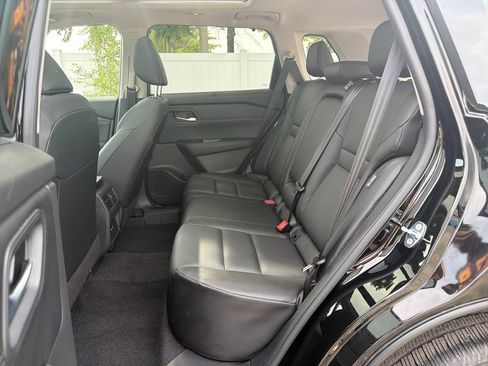 Used 2025 Nissan Rogue SV w/ SV Premium Package FWD image 45