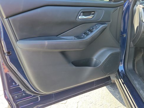 Certified 2024 Nissan Rogue SV FWD image 18