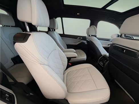 Used 2024 BMW X7 xDrive40i w/ M Sport Package image 38