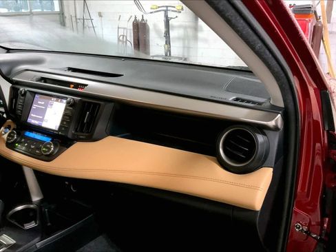 Used 2018 Toyota RAV4 XLE image 18