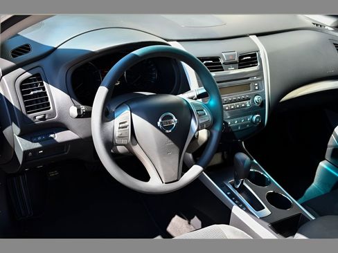 Used 2015 Nissan Altima 2.5 S w/ Power Driver Seat Package FWD image 13