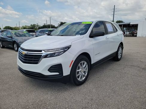 Used 2023 Chevrolet Equinox LS FWD image 2