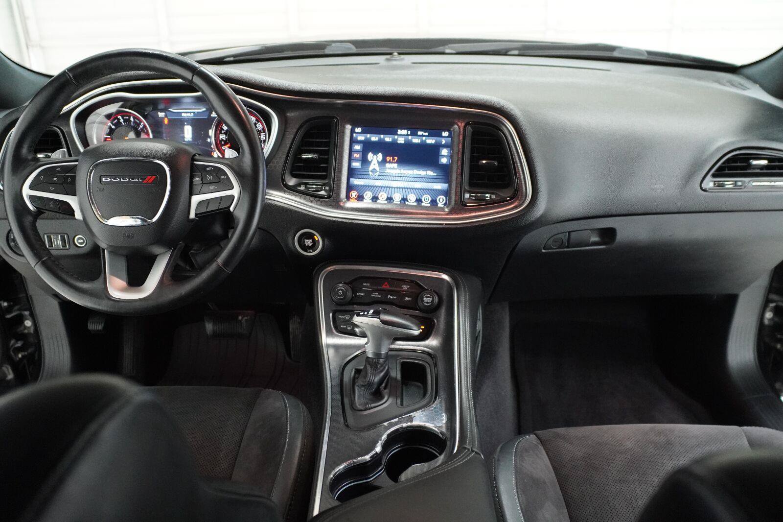 Used 2017 Dodge Challenger R/T RWD image 10