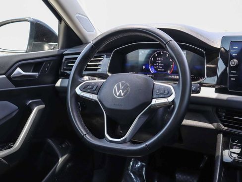 Certified 2025 Volkswagen Jetta SE FWD image 15