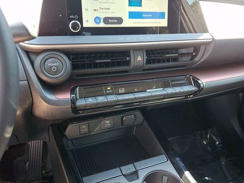 Used 2025 Toyota Prius Plug-In Hybrid FWD image 17
