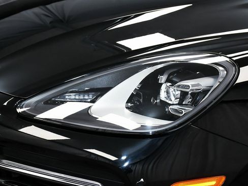 Used 2020 Porsche Cayenne E-Hybrid image 75