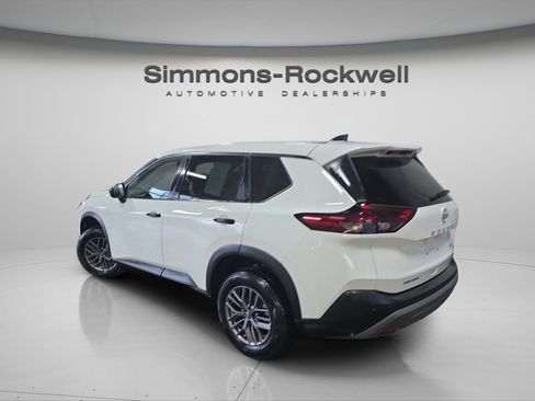 Used 2023 Nissan Rogue S image 7