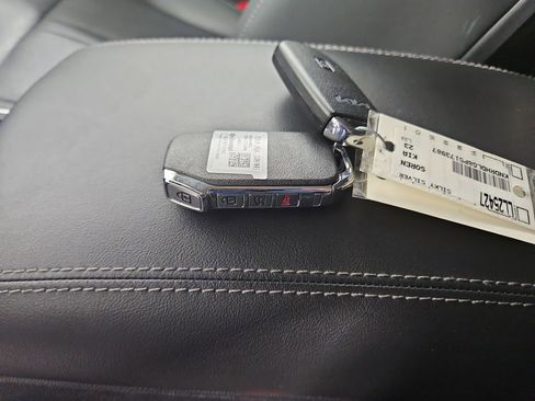 Used 2023 Kia Sorento EX image 29