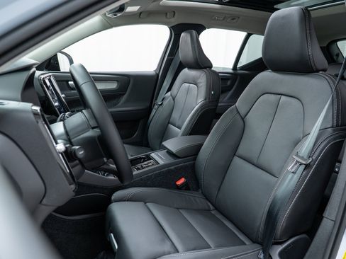 New 2026 Volvo XC40 B5 Plus w/ Protection Package Premier image 13