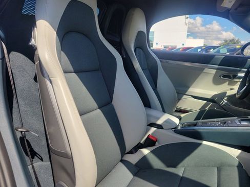 Used 2018 Porsche 718 Boxster GTS image 2