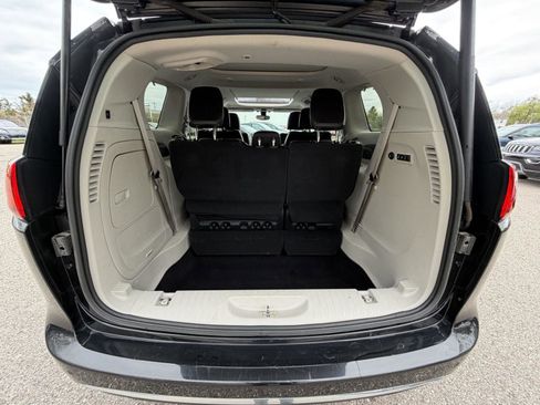 Used 2019 Chrysler Pacifica Limited FWD image 28