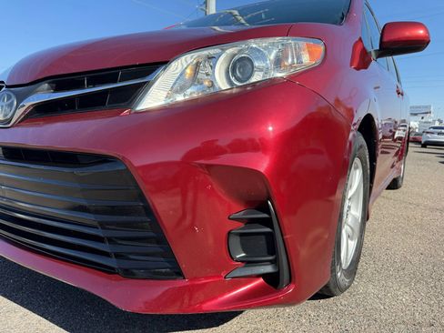 Used 2018 Toyota Sienna LE image 40