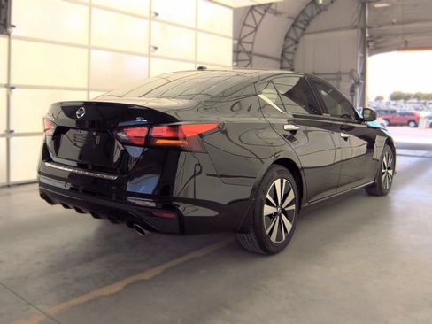 Used 2021 Nissan Altima 2.5 SL FWD image 4