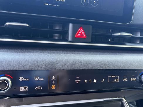 New 2026 Kia Carnival EX FWD image 13