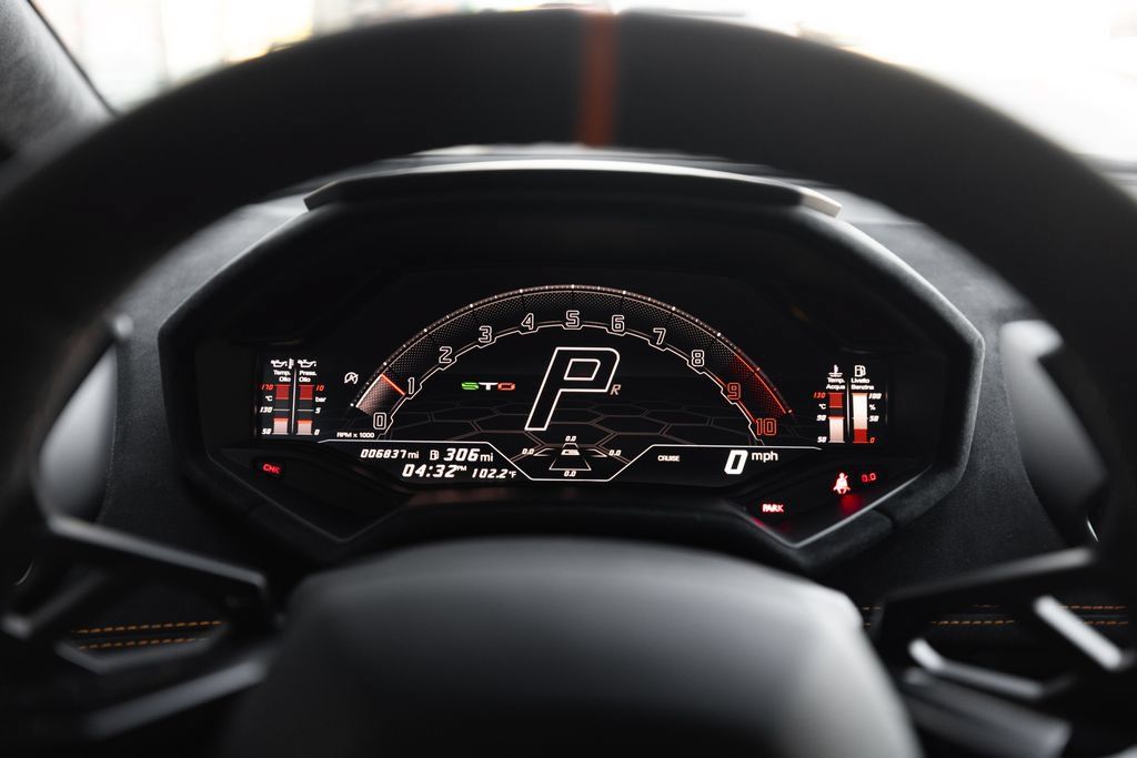 Used 2023 Lamborghini Huracan STO RWD image 29