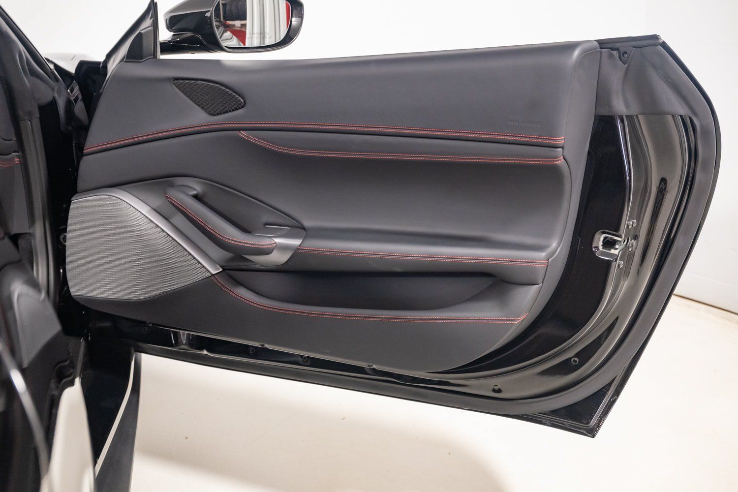 Used 2019 Ferrari Portofino RWD image 31